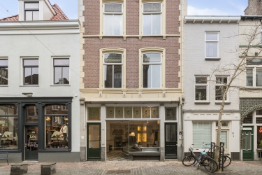 Authentiek winkelpand van ca. 89 m2 aan de Lange Hezelstraat 90 a te Nijmegen succesvol verkocht!